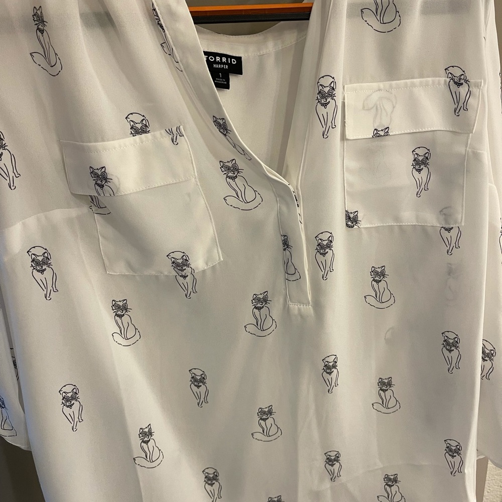 Cat print torrid blouse in size 1